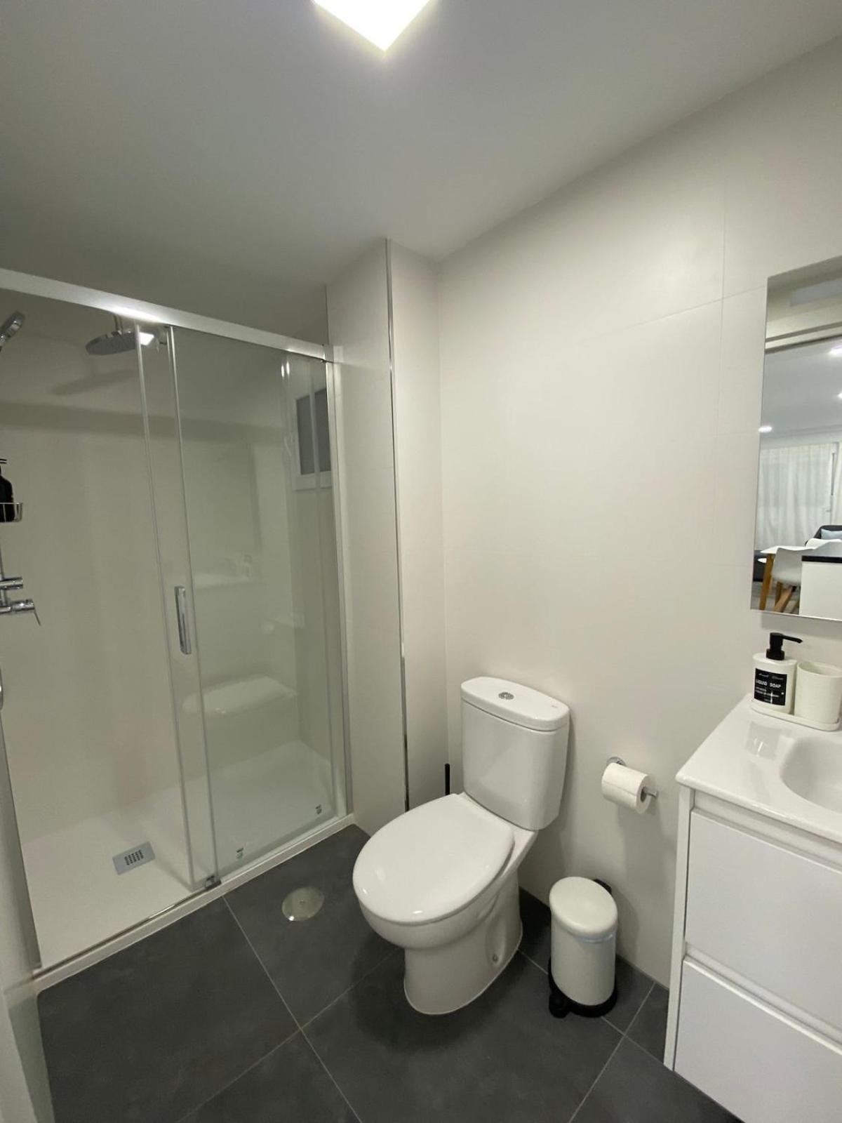 Apartamento Centrico En Malaga Junto Al Puerto Bagian luar foto