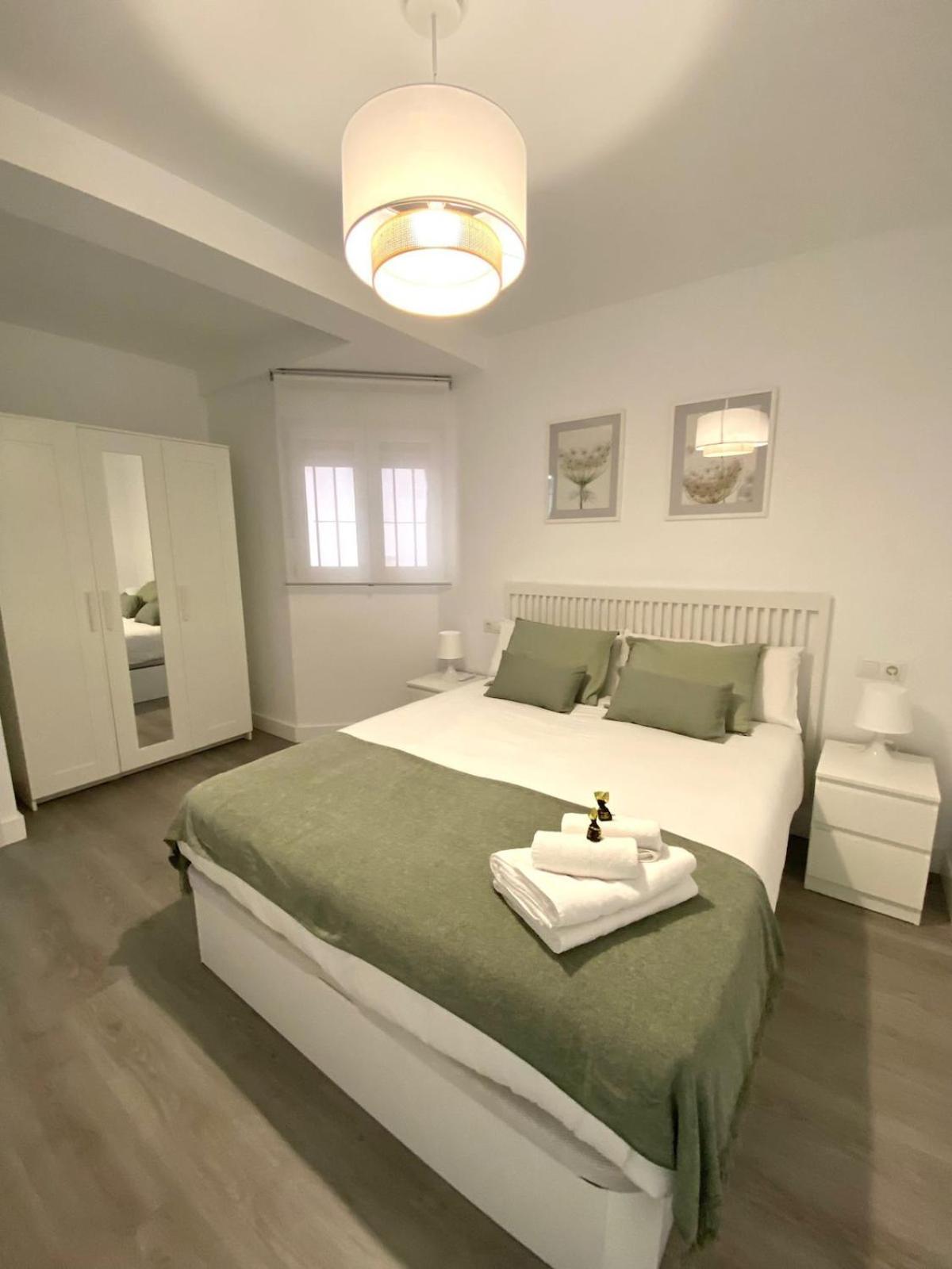 Apartamento Centrico En Malaga Junto Al Puerto Bagian luar foto