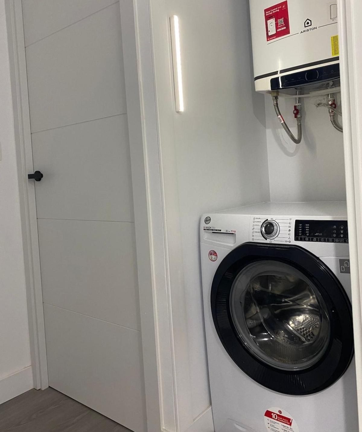 Apartamento Centrico En Malaga Junto Al Puerto Bagian luar foto